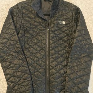 Northface women’s size small quilted thermo jacket.  no rips or stains.